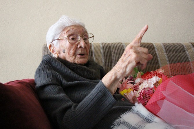 104-yasindaki-mukime-ogretmene-90-yillik-surpriz-(7).jpg