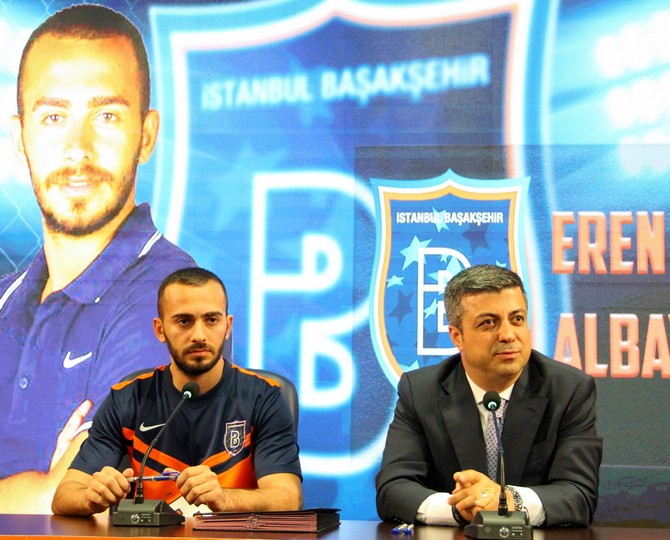 eren-albayrak-basaksehire-imzayi-atti-(5).jpg eren-albayrak-basaksehire-imzayi-atti-(5).jpg