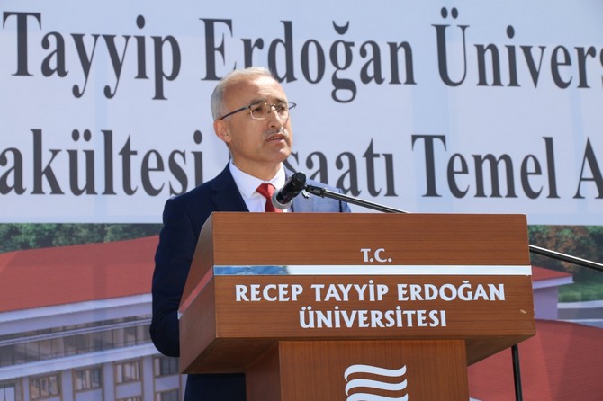 recep-tayyip-erdogan-universitesi-saglik-bilimleri-fakultesi-temel-atma-toreni-gerceklestirildi-5.jpg
