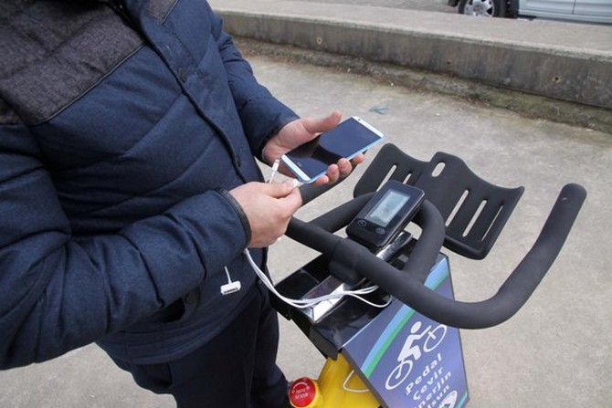 rizede-akilli-telefonlari-bisiklet-sarz-ediyor-(3).jpg