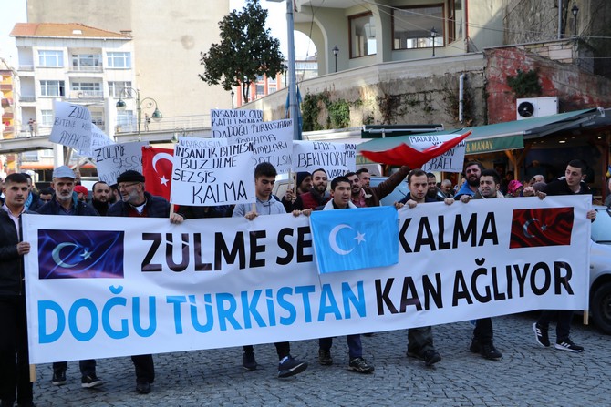 rizede-dogu-turkistan-protestosu-(3).jpg