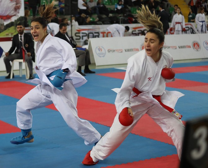 turkiye-karate-federasyonu-tarafindan-rizede-duzenlenen-umit,-genc-ve-21-yas-alti-turkiye-karate-sampiyonasinin-son-gununde-milli-takim-secmeleri-yapildi-(1).jpg