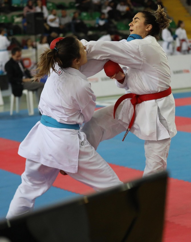 turkiye-karate-federasyonu-tarafindan-rizede-duzenlenen-umit,-genc-ve-21-yas-alti-turkiye-karate-sampiyonasinin-son-gununde-milli-takim-secmeleri-yapildi-(3).jpg