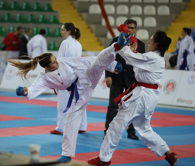 turkiye-karate-federasyonu-tarafindan-rizede-duzenlenen-umit,-genc-ve-21-yas-alti-turkiye-karate-sampiyonasinin-son-gununde-milli-takim-secmeleri-yapildi-(4).jpg
