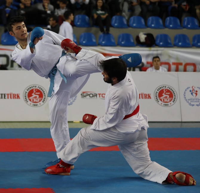 turkiye-karate-federasyonu-tarafindan-rizede-duzenlenen-umit,-genc-ve-21-yas-alti-turkiye-karate-sampiyonasinin-son-gununde-milli-takim-secmeleri-yapildi-(5).jpg