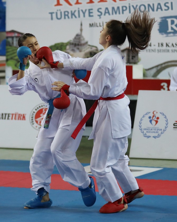 turkiye-karate-federasyonu-tarafindan-rizede-duzenlenen-umit,-genc-ve-21-yas-alti-turkiye-karate-sampiyonasinin-son-gununde-milli-takim-secmeleri-yapildi-(7).jpg