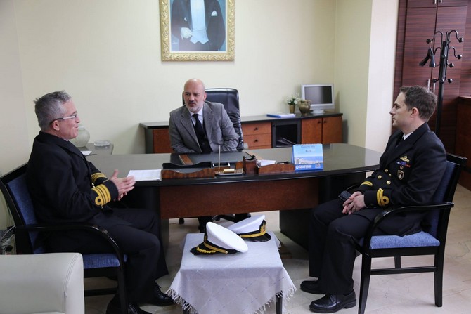 -deniz-yrb.-bulent-ceylan-ve-beraberindeki-askeri-personel-rize-belediyesine-ziyarette-bulundu-(1).jpg