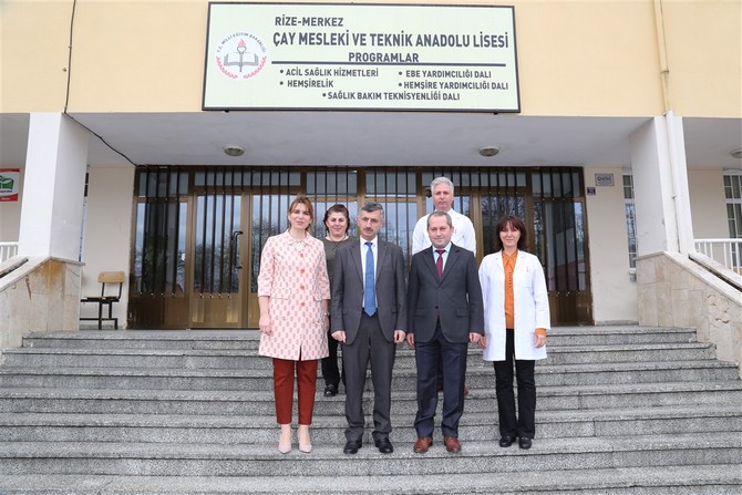 -rize-valisi-erdogan-bektas,-merkez-cay-mesleki-ve-teknik-anadolu-lisesi-ile-ekrem-orhon-mesleki-ve-teknik-anadolu-lisesini-ziyaret-etti-(2).jpg