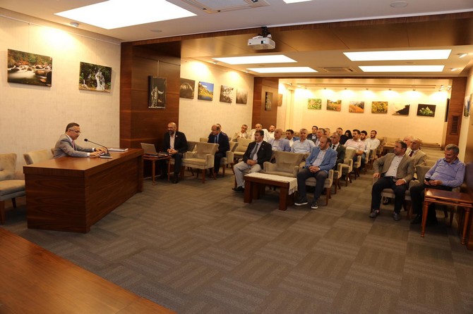 -rize-valisi-kemal-ceber-baskanliginda-turizm-degerlendirme-toplantisi-duzenlendi-(1).jpg