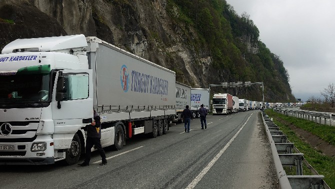 -sarp-sinir-kapisinda-yogun-tir-kuyrugu-olustu-(12).jpg