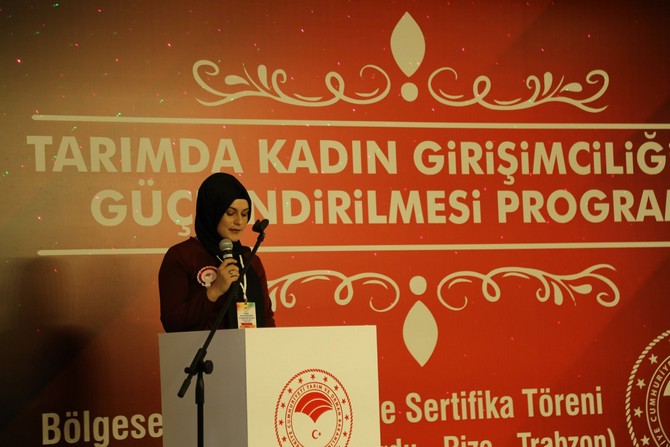 -tarim-ve-orman-bakanligi-tarafindan-dogu-karadeniz-illeri-icin-rizede-duzenlenen-tarimda-kadin-girisimciliginin-guclendirilmesi-programi-(5).jpg