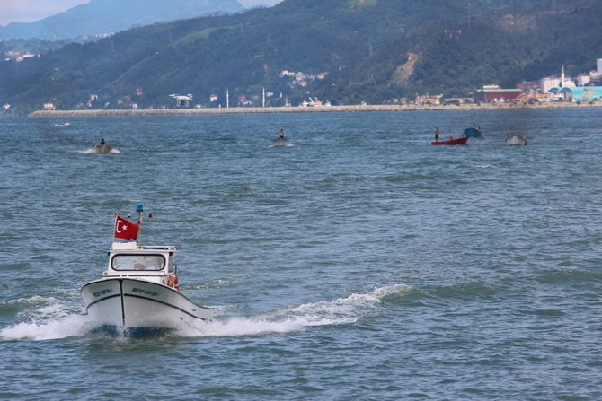 -trabzon’un-surmene-ilcesinde-“hayden-surmene’ye”-etkinligi-kapsaminda-duzenlenen-tekne-yarismalari-renkli-goruntulere-sahne-oldu.--(10).jpg