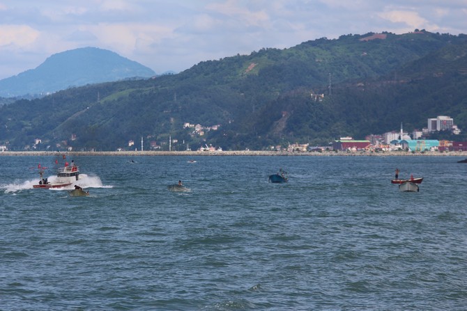 -trabzon’un-surmene-ilcesinde-“hayden-surmene’ye”-etkinligi-kapsaminda-duzenlenen-tekne-yarismalari-renkli-goruntulere-sahne-oldu.--(11).jpg