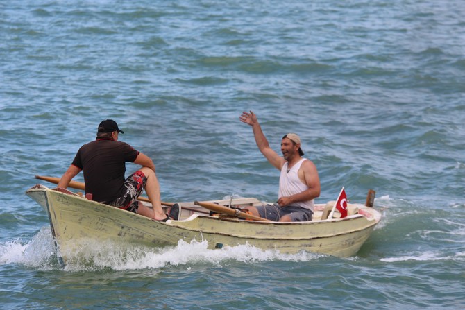 -trabzon’un-surmene-ilcesinde-“hayden-surmene’ye”-etkinligi-kapsaminda-duzenlenen-tekne-yarismalari-renkli-goruntulere-sahne-oldu.--(13).jpg