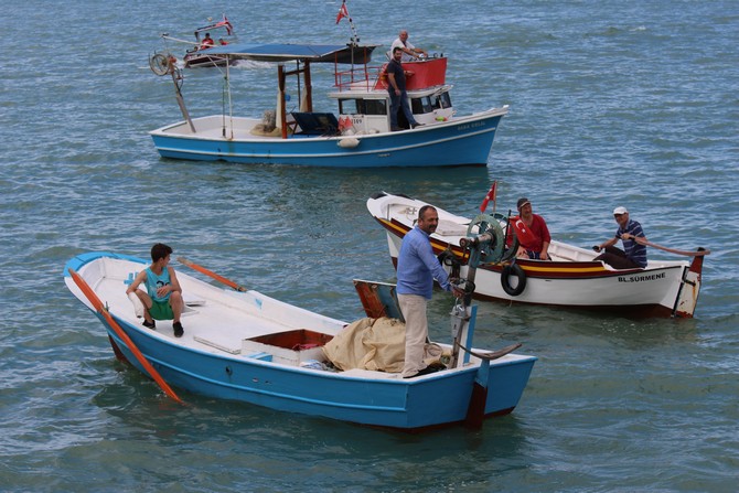 -trabzon’un-surmene-ilcesinde-“hayden-surmene’ye”-etkinligi-kapsaminda-duzenlenen-tekne-yarismalari-renkli-goruntulere-sahne-oldu.--(4).jpg