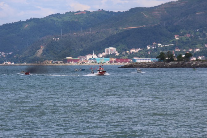 -trabzon’un-surmene-ilcesinde-“hayden-surmene’ye”-etkinligi-kapsaminda-duzenlenen-tekne-yarismalari-renkli-goruntulere-sahne-oldu.--(6).jpg