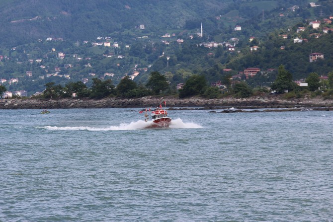 -trabzon’un-surmene-ilcesinde-“hayden-surmene’ye”-etkinligi-kapsaminda-duzenlenen-tekne-yarismalari-renkli-goruntulere-sahne-oldu.--(7).jpg