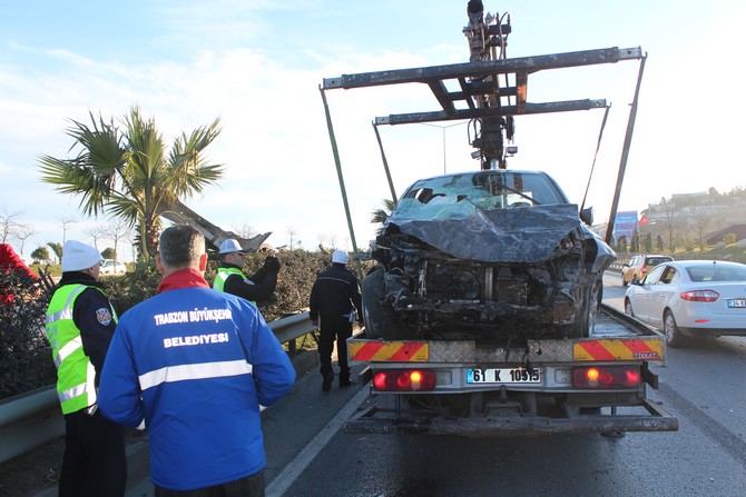 -trabzonda-trafik-kazasi-2-yarali-(3).jpg