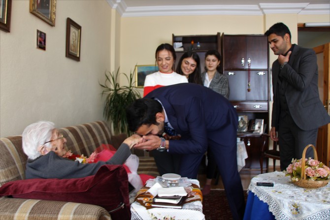 104-yasindaki-mukime-ogretmene-90-yillik-surpriz-(4).jpg