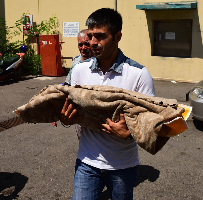 11-aylik-bebek-salincak-ipiyle-boguldu!-2.jpg 11-aylik-bebek-salincak-ipiyle-boguldu!-2.jpg