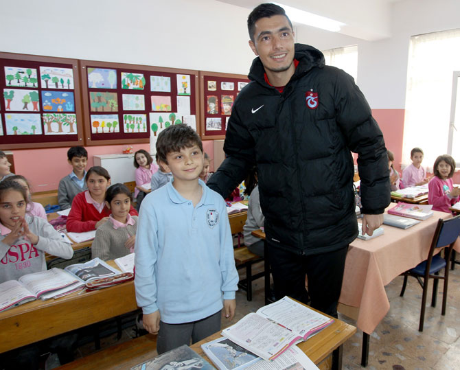 12-yasindaki-baskan-sozunu-tuttu!dunya-yildizi-cardozoyu-getirdi1.jpg 12-yasindaki-baskan-sozunu-tuttu!dunya-yildizi-cardozoyu-getirdi1.jpg