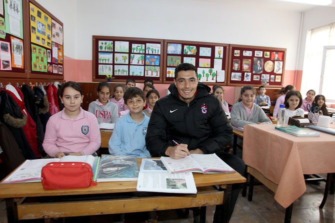 12-yasindaki-baskan-sozunu-tuttu!dunya-yildizi-cardozoyu-getirdi3.jpg 12-yasindaki-baskan-sozunu-tuttu!dunya-yildizi-cardozoyu-getirdi3.jpg
