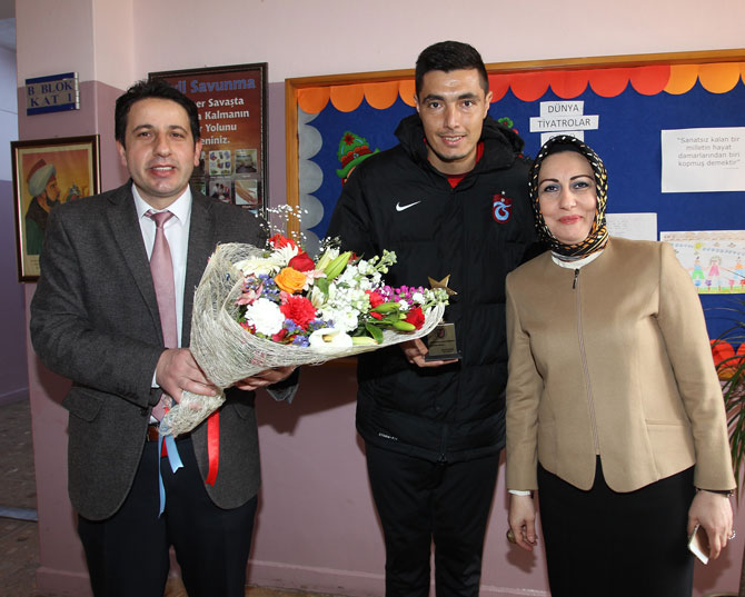 12-yasindaki-baskan-sozunu-tuttu!dunya-yildizi-cardozoyu-getirdi4.jpg 12-yasindaki-baskan-sozunu-tuttu!dunya-yildizi-cardozoyu-getirdi4.jpg