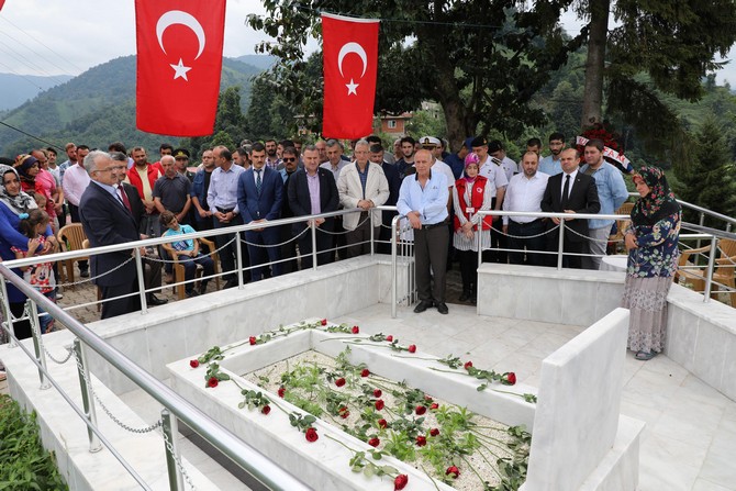 15-temmuz-sehidi-erhan-dural,-kabri-basinda-anildi-(3).jpg