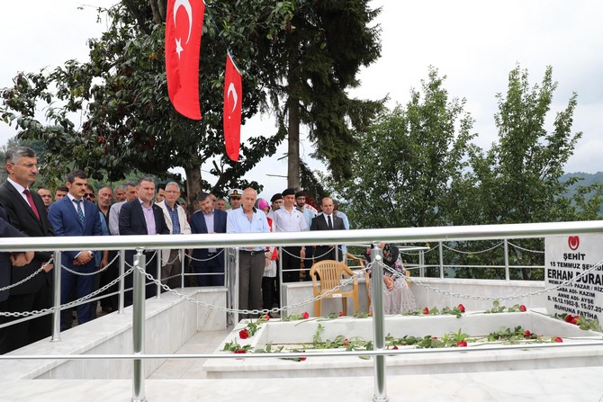 15-temmuz-sehidi-erhan-dural,-kabri-basinda-anildi-(7).jpg