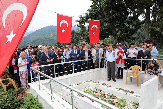 15-temmuz-sehidi-erhan-dural,-kabri-basinda-anildi-(9).jpg