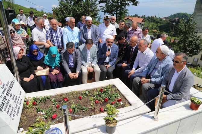 15-temmuz-sehidi-suayip-sefereroglu-kabri-basinda-anildi-(1).jpg