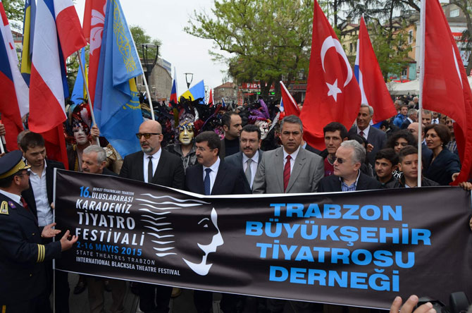 16.-karadeniz-uluslararasi-tiyatro-festivali-basladi7.jpg