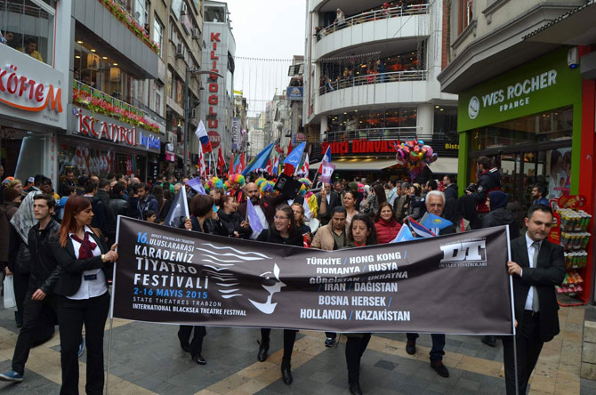 16.-karadeniz-uluslararasi-tiyatro-festivali-basladi8.jpg