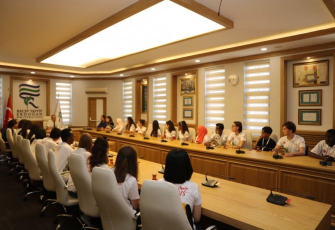 21-farkli-ulkeden-uluslararasi-ogrenciler-recep-tayyip-erdogan-universitesinde-(4).jpeg