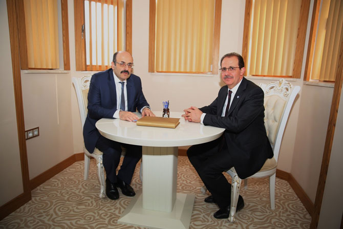 22.-turkiye-ilahiyat-fakulteleri-dekanlari-toplantisi-bayburt-universitesinde-basladi-15.jpg