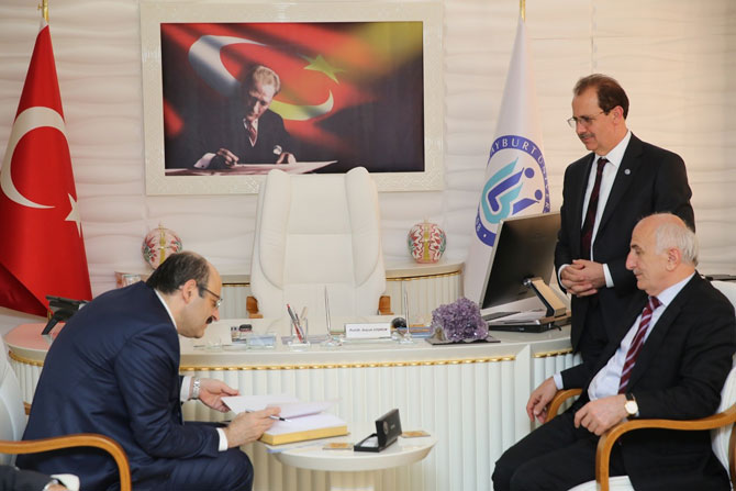 22.-turkiye-ilahiyat-fakulteleri-dekanlari-toplantisi-bayburt-universitesinde-basladi14.jpg