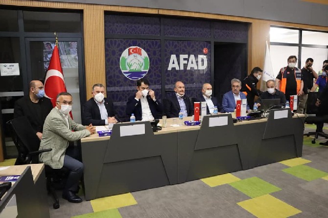 3-bakan-rizedeki-afet-icin-geldi-1.jpg