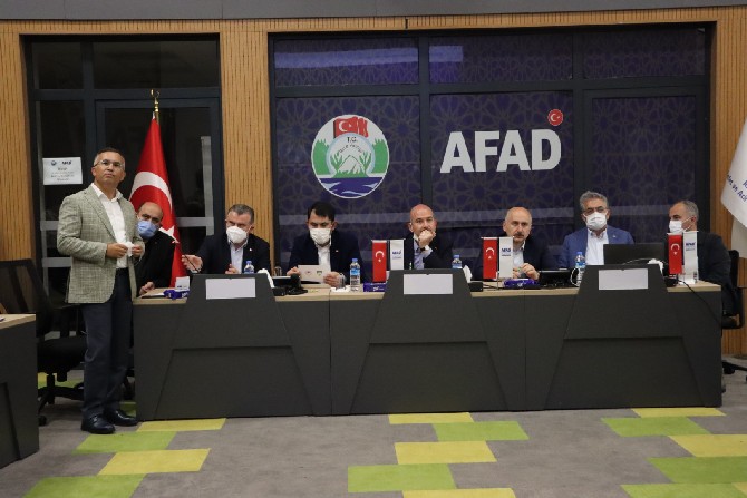 3-bakan-rizedeki-afet-icin-geldi-6.jpg
