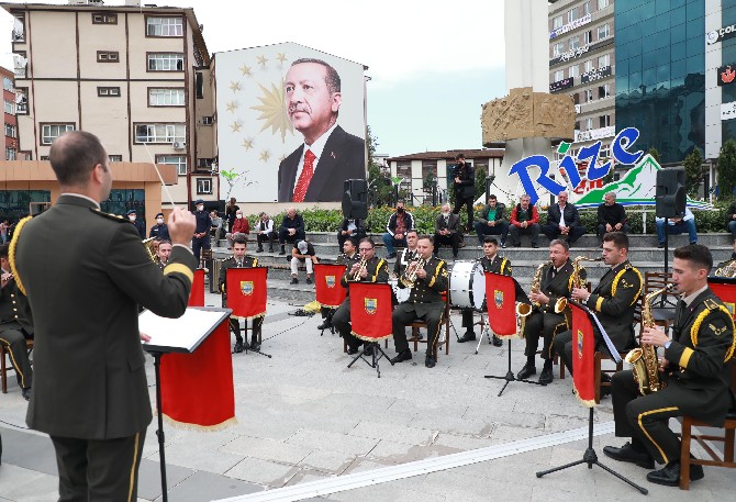 3-ordu-komutanligina-bagli-bando-takimi-rizede-konser-verdi-3.jpg