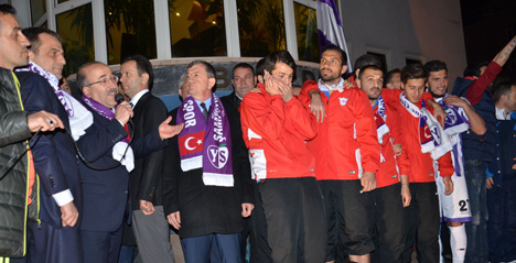 3.-lig’e-cikan-yomraspor’a-muhtesem-kutlama5.jpg 3.-lig’e-cikan-yomraspor’a-muhtesem-kutlama5.jpg