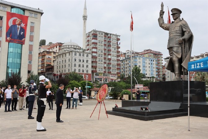 30-agustos-zafer-bayraminin-99-yil-donumu-rize-valiligi-toren-alaninda-duzenlenen-programla-kutlandi-10.jpg