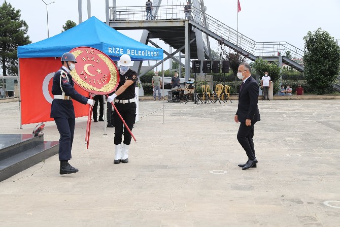 30-agustos-zafer-bayraminin-99-yil-donumu-rize-valiligi-toren-alaninda-duzenlenen-programla-kutlandi-8.jpg