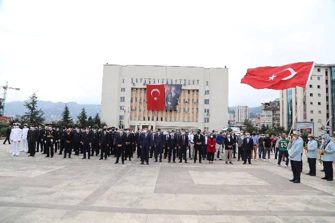 30-agustos-zafer-bayraminin-99-yil-donumu-rize-valiligi-toren-alaninda-duzenlenen-programla-kutlandi-9.jpg