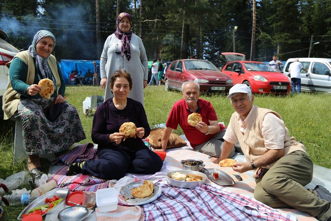 31.-curispil-yaylasi-efkari-asiklar-senligi-ve-karakucak-guresleri-festivali-sona-erdi-(1).jpg