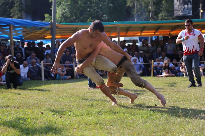 31.-curispil-yaylasi-efkari-asiklar-senligi-ve-karakucak-guresleri-festivali-sona-erdi-(6).jpg