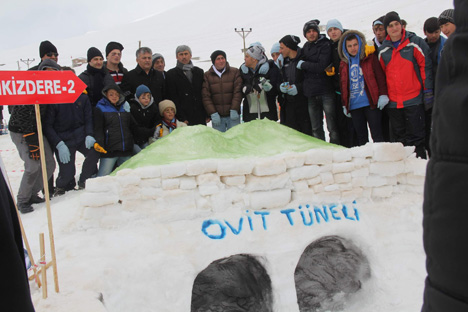 4.-ovit-kar-senligi-ovit-yaylasi’nda-gerceklestirildi6.jpg 4.-ovit-kar-senligi-ovit-yaylasi’nda-gerceklestirildi6.jpg