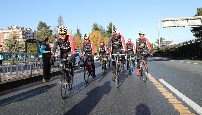 4.-sarikamis-sehitlerini-anma-bisiklet-turunun-rize-ile-hopa-arasindaki-3.-etabi-basladi-(3).jpg