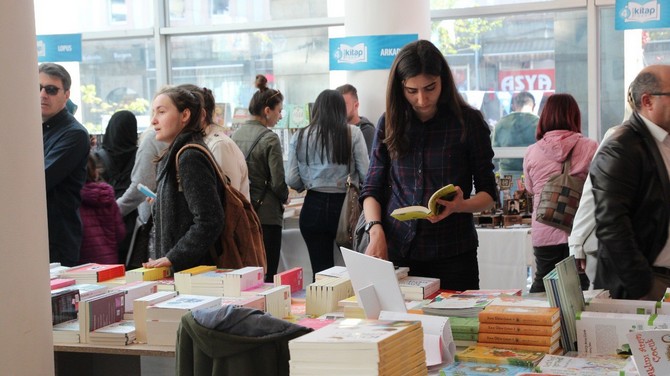 4.-trabzon-kitap-fuari’na-ilgi-yogun-(3).jpg