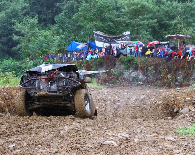 5.-uluslararasi-ardesen-mahalli-off-road-oyunlari-(5).jpg
