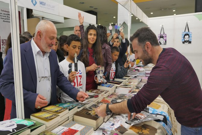 6.-trabzon-kitap-fuari-basladi-1.jpg